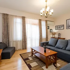 https://serviced-apartment-on-rustaveli-avenue-16.alltbilisihotels.com